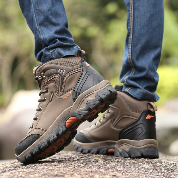 Man's outdoor athletic stable anti-skid hiking high top boots