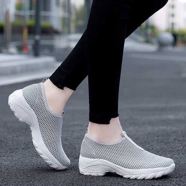 women's simplism fashion style lightweight mesh breathable comfortable non-slip sneakers