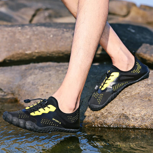 Man's outdoor slip resistent waterproof breathable lightweight comfortable shoes
